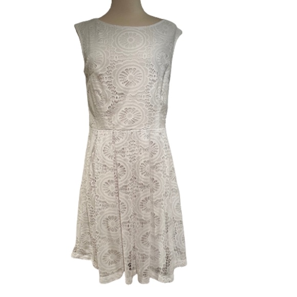 NEW YORK & COMPANY Dress Midi White Lace Overlay Medallion Lined Size 8 - Picture 5 of 10